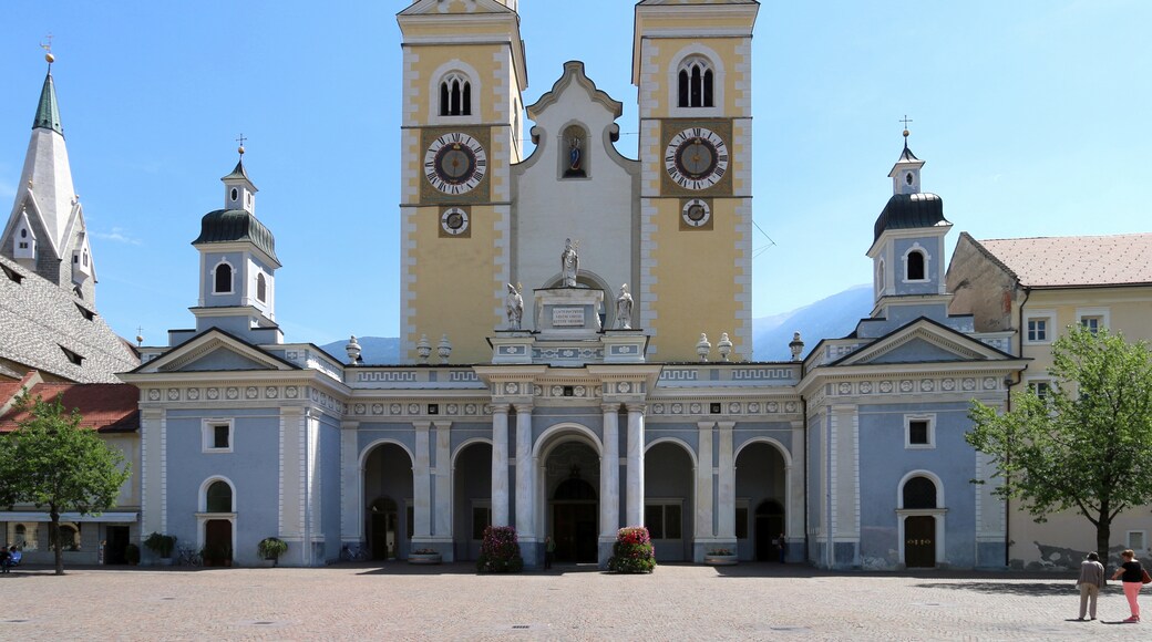 Photo "Cathedral of Bressanone" by SBT (CC BY-SA) / Cropped from original