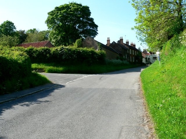 Foto “Dalton Holme” tomada por Roger Gilbertson (CC BY-SA); recorte de la original