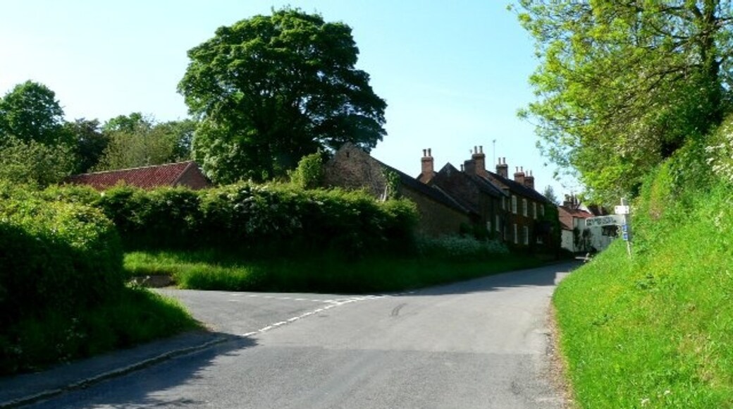 Billede "Dalton Holme" af Roger Gilbertson (CC BY-SA) / beskåret fra det originale billede