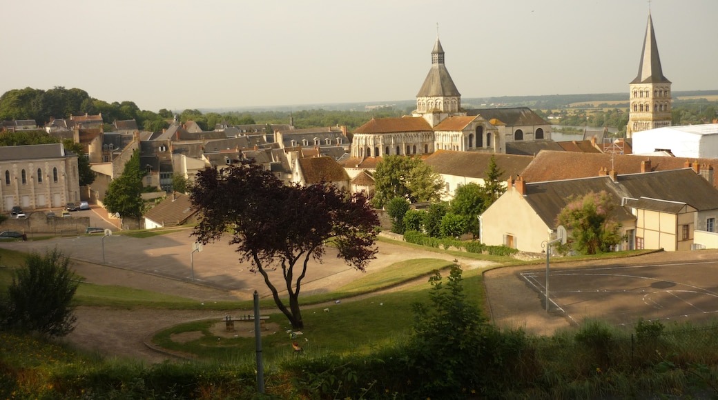 Photo "La Charite-sur-Loire" by lolo1258 (CC BY) / Cropped from original