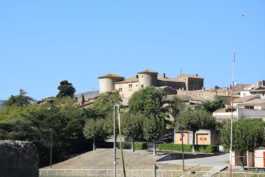 This building is indexed in the Base Mérimée, a database of architectural heritage maintained by the French Ministry of Culture, under the reference PA00102903 .
