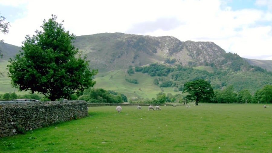 Photo "Pasture at Rosthwaite Part of the southern end of Borrowdale." by Slbs (Creative Commons Attribution-Share Alike 2.0) / Cropped from original
