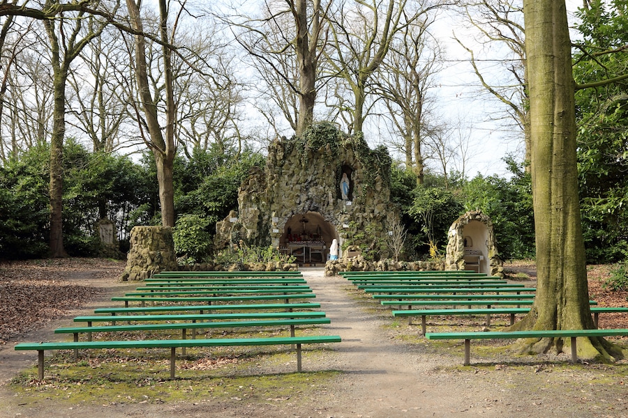 Westvleteren (municipality of Vleteren, Belgium): the Lourdes grotto near St Sixt's Abbey