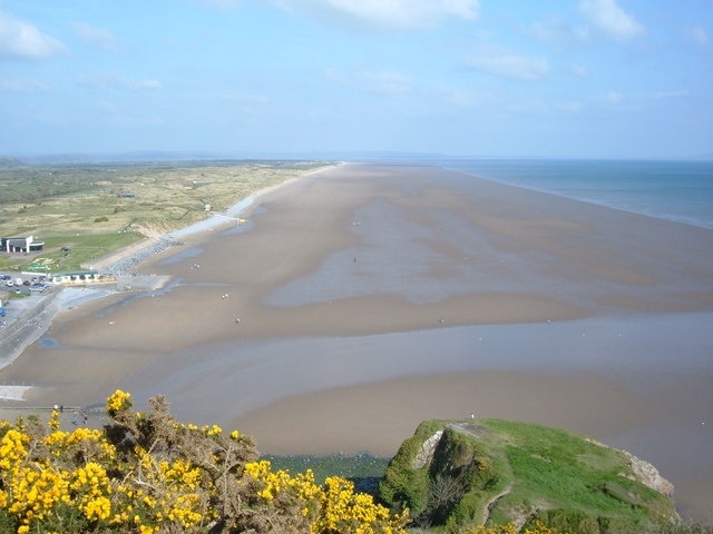 Pendine Sands. Pendine Sands is 7 miles long and was used as a venue for car and motor cycle races in the 1920's.