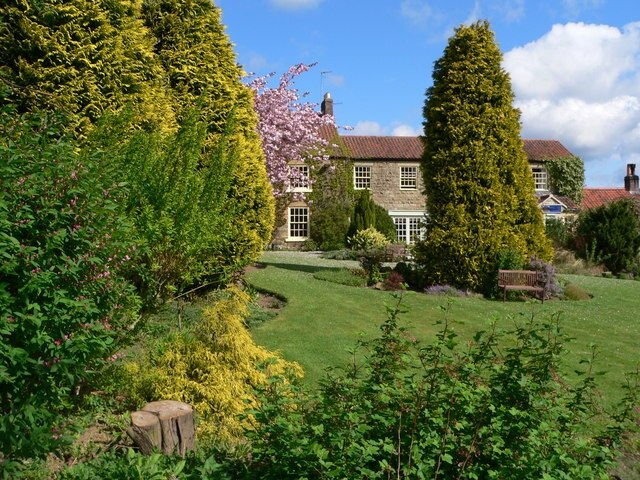 Photo "Newby and Scalby" by Brian Walker (CC BY-SA) / Cropped from original