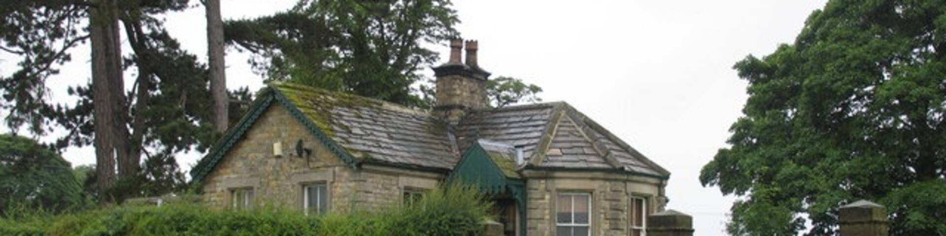 Sleningford Park Entrance The Lodge at Sleningford Park stands at the junction of New Road and Holmetree Lane.