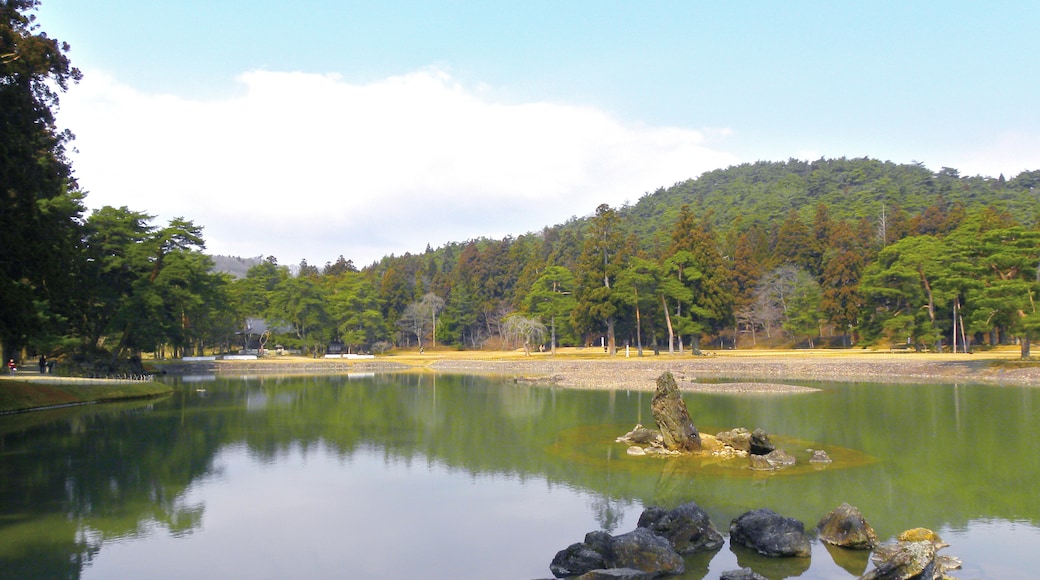 Photo "Hiraizumi" by Nerotaso (page does not exist) (CC BY-SA) / Cropped from original