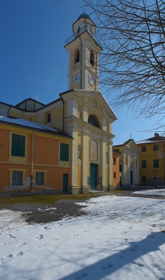 La chiesa vista di tre quarti