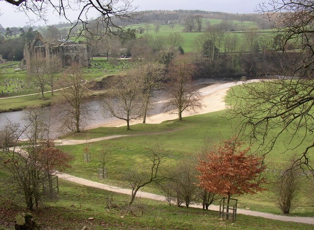 Foto “Hazlewood con Storiths” tomada por Humphrey Bolton (CC BY-SA); recorte de la original