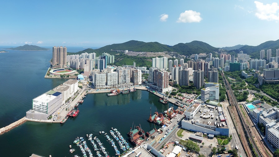 Photo "Chai Wan" by Wpcpey (page does not exist) (Creative Commons Attribution-Share Alike 4.0) / Cropped from original