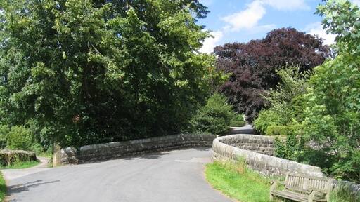 Foto “Hanlith” tomada por John S Turner (CC BY-SA); recorte de la original