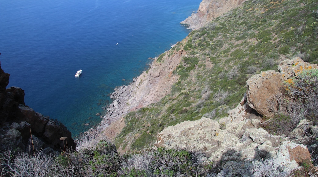 Photo "Panarea" by GerritR (CC BY-SA) / Cropped from original