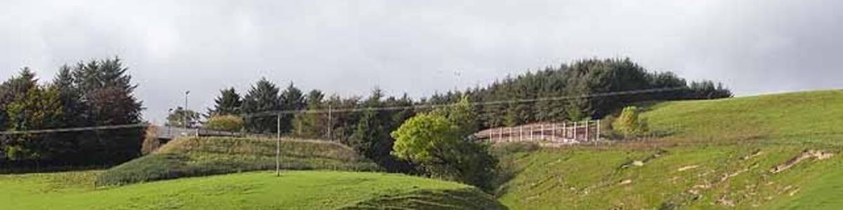 Photo "Dry valley at Dryden. A remarkable dry valley just below the farm. Dryden is a big equestrian establishment and riding school. It is just possible to make out some of the fencing at the top of the slope." by Oliver Dixon (Creative Commons Attribution-Share Alike 2.0) / Cropped from original