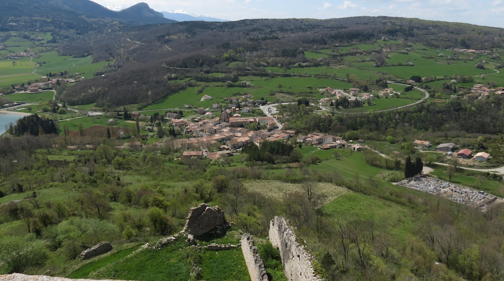 Foto "Castello di Puivert" di Kormin (CC BY-SA) / Ritaglio dell’originale