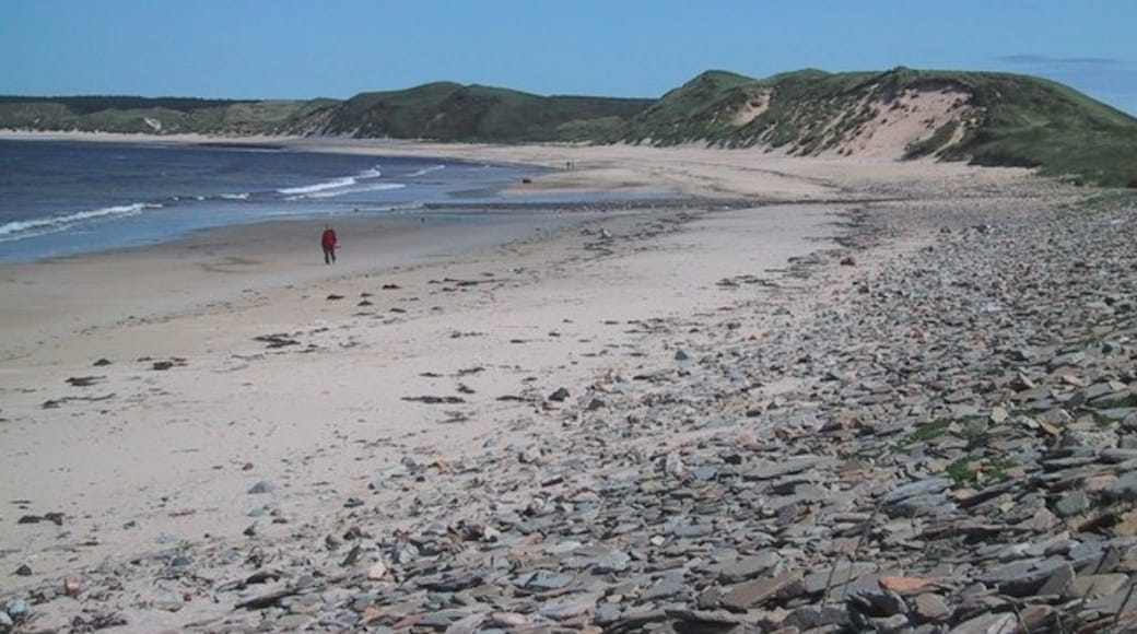 Photo "Dunnet Bay Beach" by Sarah Charlesworth (CC BY-SA) / Cropped from original