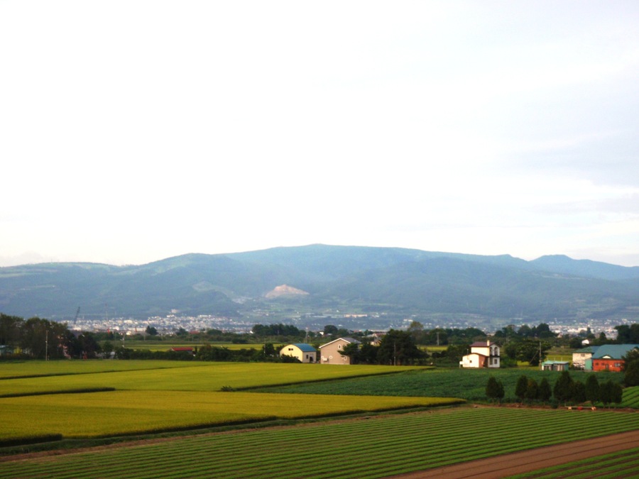北斗中央IC付近から見た横津岳