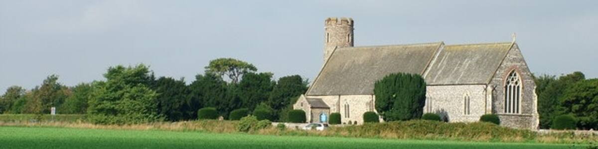 Photo "Church of St Mary in Blundeston, Suffolk, England. A Grade I listed medieval church." by Bob Crook (Creative Commons Attribution-Share Alike 2.0) / Cropped from original