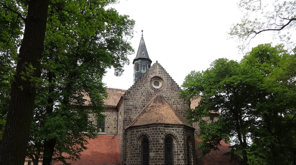 Foto “Kloster Zinna” tomada por Assenmacher (page does not exist) (CC BY-SA); recorte de la original