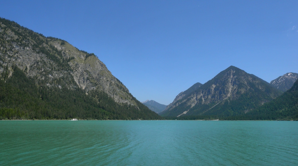 Photo "Heiterwanger Lake" by Christian Allinger (CC BY) / Cropped from original