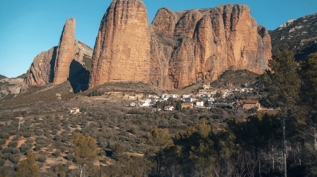 Photo "Riglos" by Juanedc (CC BY) / Cropped from original