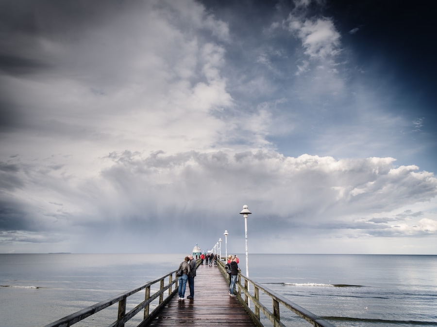The pier of Zinnowitz with the diving housing at the end after a thundershower (2015)