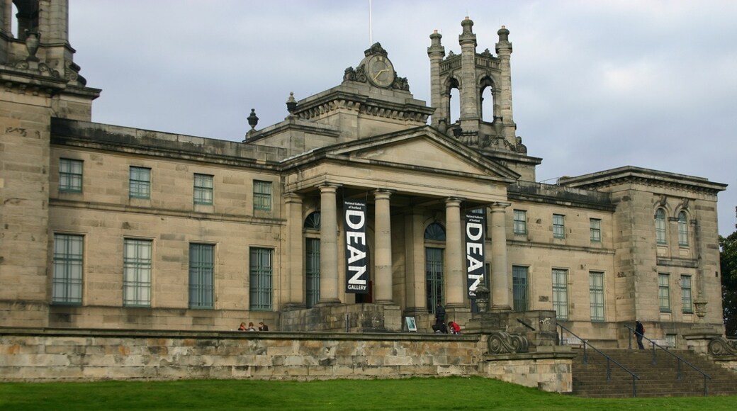 Photo "Scottish National Gallery of Modern Art Two" by John R. (CC BY-SA) / Cropped from original