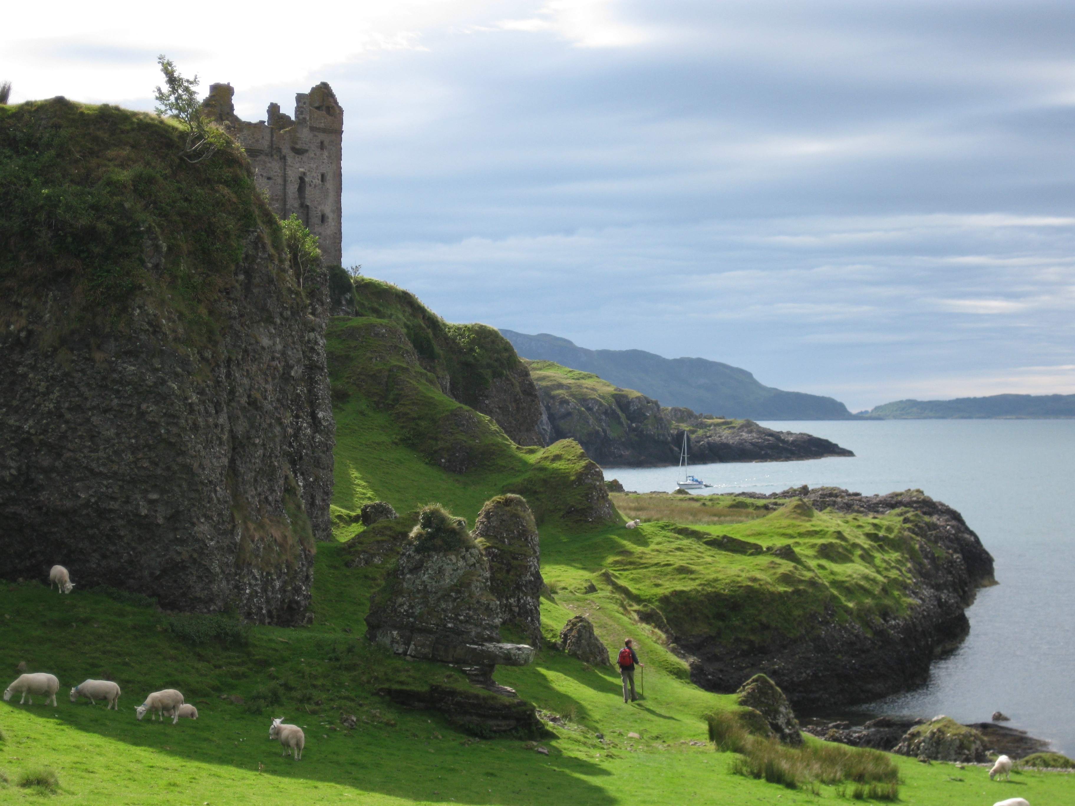 Gylen Castle Gylen Castle lies at the south end of the island of Kerrera, Oban, Argyll. Originally a stronghold of the MacDougalls, the castle was strategically placed to command the southern approaches to Oban by the narrow Sound of Kerrera.