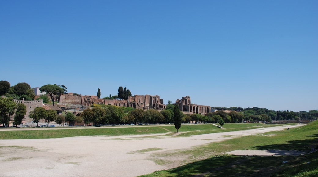 Photo "Circus Maximus" by Yellow.Cat (CC BY) / Cropped from original