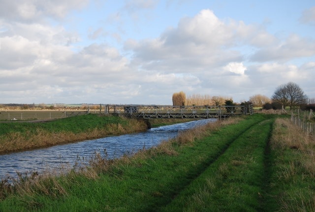 Bridge over the Little Stour. A farm track crosses the river.