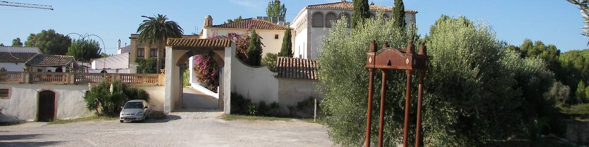 Photo "Avinyonet del Penedès" by Segoviapaula (page does not exist) (Creative Commons Attribution-Share Alike 3.0 es) / Cropped from original