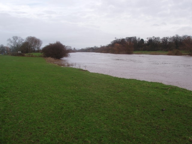 River Severn The heavy rain during the remaining days of December 2006 has caused the River Severn at Forthampton to rise dangerously close to the top of the banks and flood the surrounding fields.