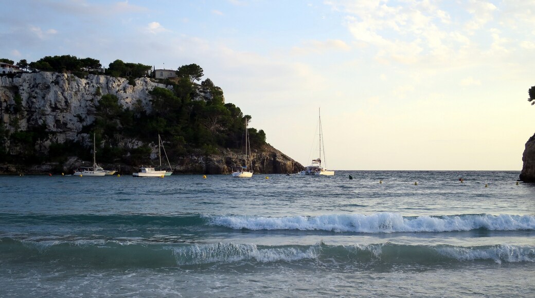 Photo "Cala Galnada Beach" by Ben Salter (CC BY) / Cropped from original