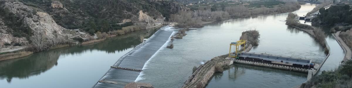 Photo "Assut de Xerta (desembre 2012)" by EliziR (Creative Commons Attribution-Share Alike 3.0) / Cropped from original