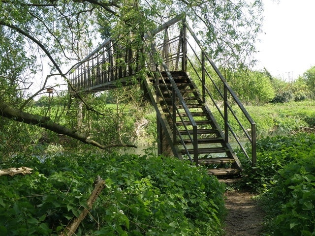 The main footpath bridge over the Great Ouse near Roxton