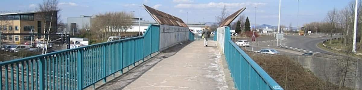Photo "Footbridge, Cardonald" by Richard Webb (Creative Commons Attribution-Share Alike 2.0) / Cropped from original