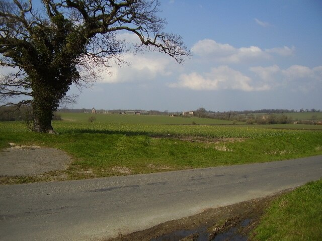 Foto “Denton and Caldecote” tomada por Ken Brockway (CC BY-SA); recorte de la original