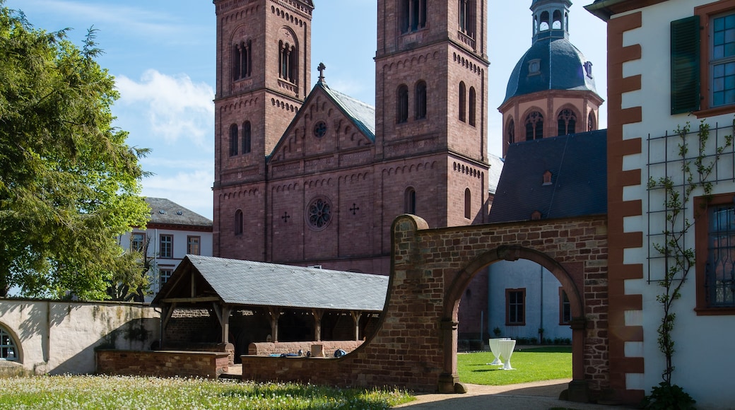 Foto „Kirche St. Marcellinus und Petrus“ von Epizentrum (CC BY-SA)/zugeschnittenes Original