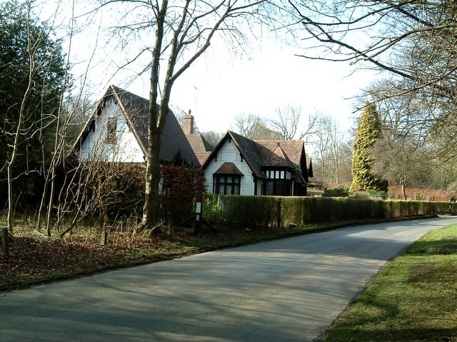 "Northchurch"-foto av Rob Farrow (CC BY-SA) / Urklipp från original