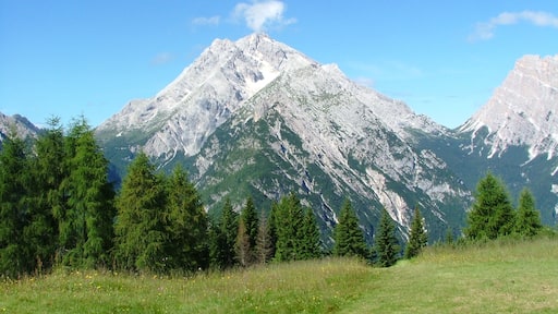 Photo "Calalzo di Cadore" by Kufoleto (CC BY) / Cropped from original