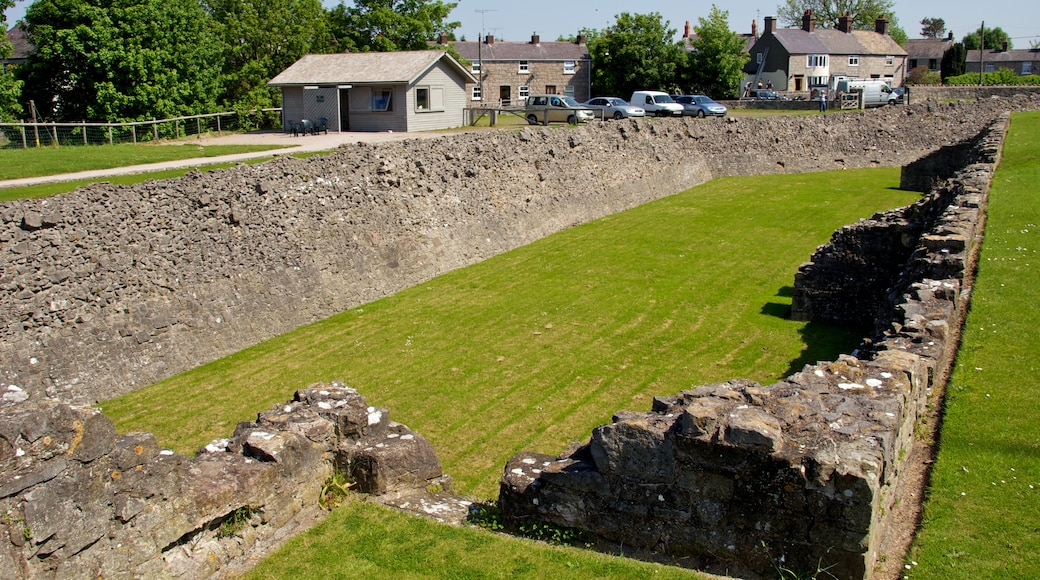 Photo "Rhuddlan Castle" by Mike Peel (CC BY-SA) / Cropped from original