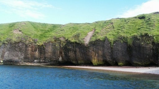 Photo "Garrabost" by Donald Lawson (CC BY-SA) / Cropped from original