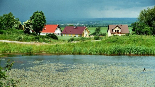 Photo "Kleinobringen" by Dguendel (page does not exist) (CC BY) / Cropped from original