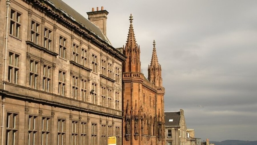 Photo "North St Andrew Street, Edinburgh A splendid view from the corner of St Andrew Square down to the Firth of Forth. The dominant building is the red sandstone Scottish National Portrait Gallery, which has a long frontage onto Queen Street (left at the traffic lights). On the left of the photo is the eastern elevation of the Scottish Equitable Life Assurance building (1899)." by Derek Harper (Creative Commons Attribution-Share Alike 2.0) / Cropped from original