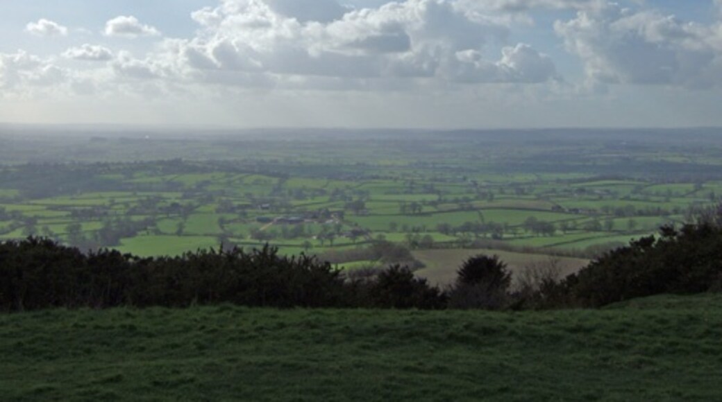 Foto "Fontmell and Melbury Downs" oleh Mike Searle (CC BY-SA) / Dipotong dari foto asli