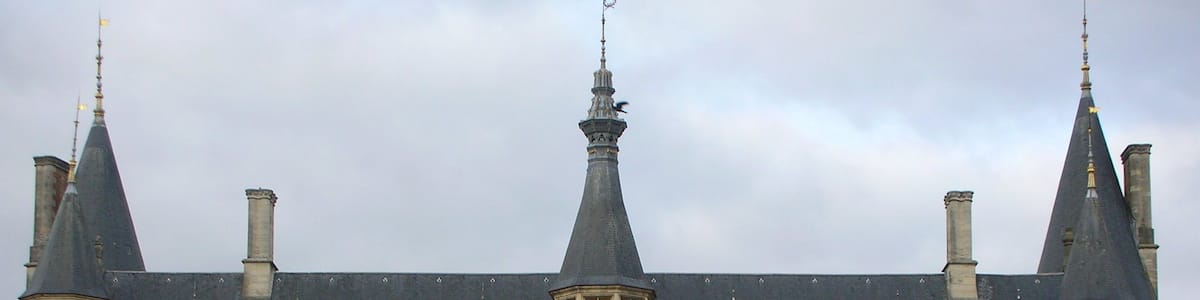 Photo "Palais Ducal de Nevers" by Francesco Rossi (Creative Commons Attribution-Share Alike 3.0) / Cropped from original