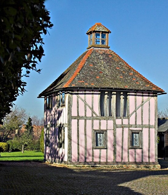 Photo "Guilden Morden" by Richard Thomas (CC BY-SA) / Cropped from original