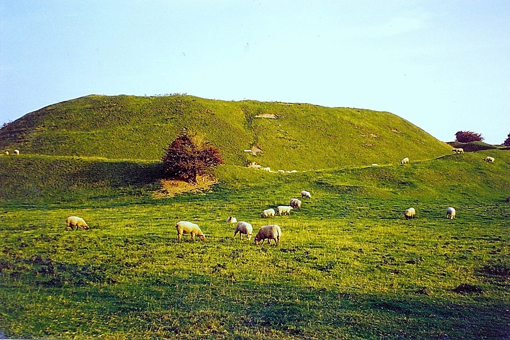 Kuva ”Castle Bytham” käyttäjältä Rex Needle (CC BY-SA) / rajattu alkuperäisestä kuvasta