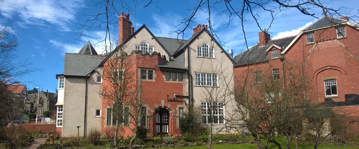 Built with the express aim that its rooms should not be square. www.thecottagebandb.co.uk