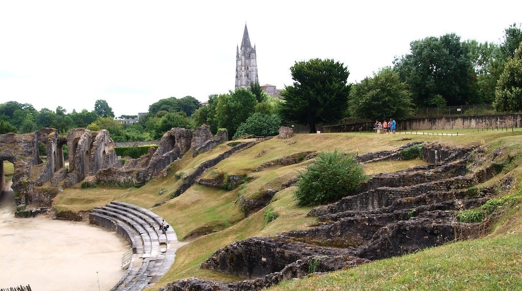 Foto "Anfiteatro de Saintes" por Besenbinder (CC BY-SA) / Recortada de la original