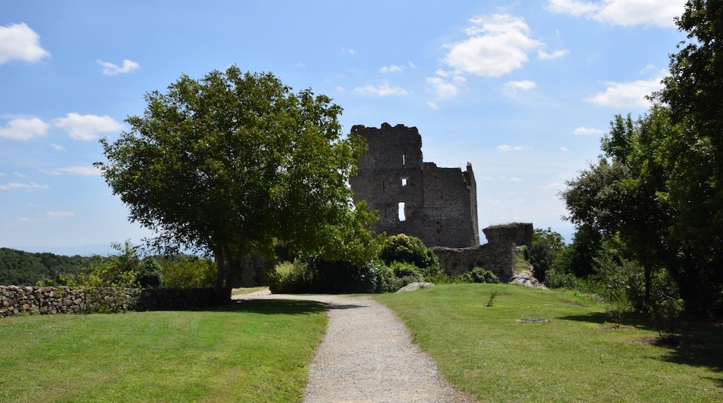 Foto "Castelo de Saissac" de Tournasol7 (CC BY-SA) / Recortada do original